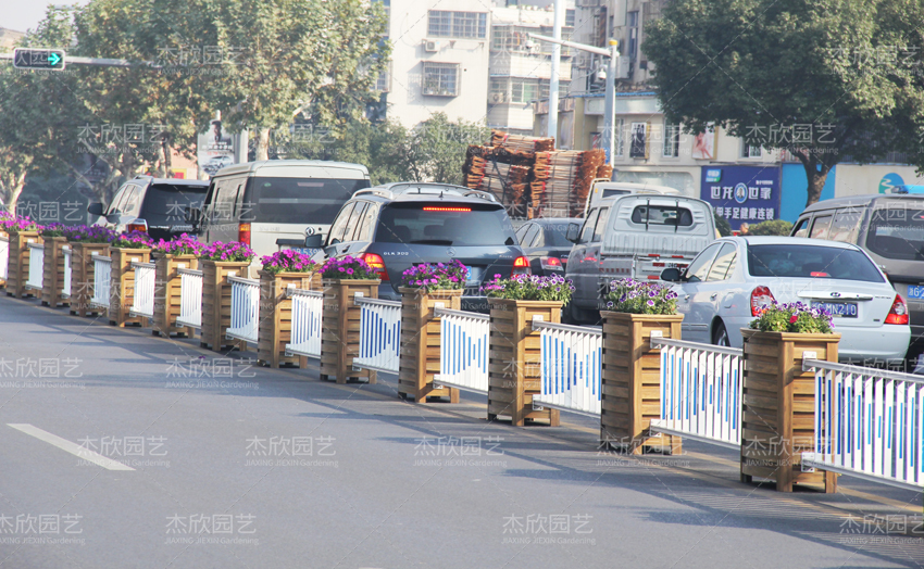 鋁合金花箱價格及規(guī)格是多少？