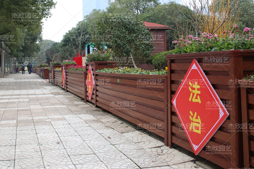 仿木花箱有哪些地方優(yōu)于木質(zhì)花箱？