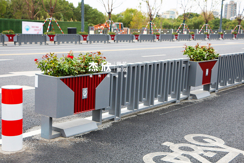 道路護(hù)欄花箱有兩種你能區(qū)分嗎？